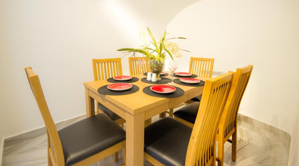 Spacious Two Bedroom Apartment in Westminster room 5
